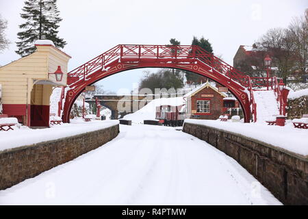 Eine winterliche Szene in Goathland Station auf der North Yorkshire Moors Railway Stockfoto