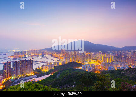 Hong Kong Tuen Mun Skyline und Südchinesische Meer. Stockfoto