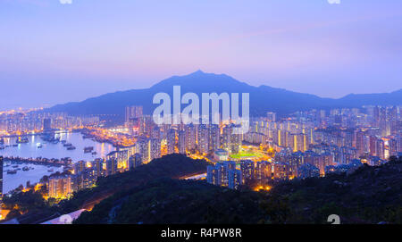 Hong Kong Tuen Mun Skyline und Südchinesische Meer. Stockfoto