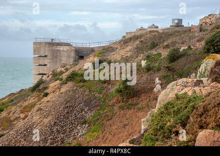 Deutsche Marine Peilstand 1 Tower (MP1 Tower) an Batterie Lothringen, Weltkrieg II Küstenartillerie Batterie in Saint Brélade, Jersey, Großbritannien Stockfoto