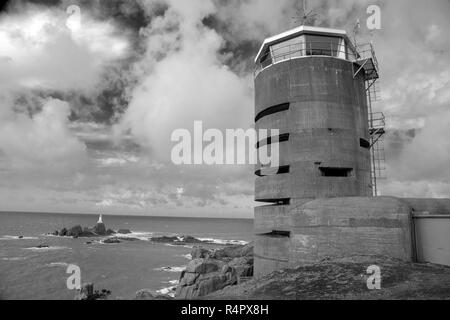 Grossbritannien, Kanalinseln, Jersey, La Corbière. Deutsche Zweite Weltkrieg Coastal Tower, gebaut als Teil des Atlantikwalls. Stockfoto