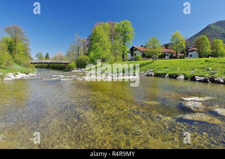 Ansicht der Prien in Aschau im Chiemgau, Oberbayern, Süddeutschland Stockfoto