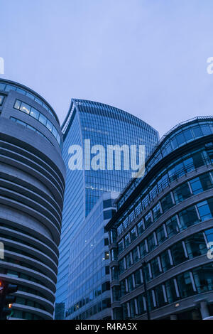 Gebäude in der Stadt London in der Dämmerung, einschließlich der Gebäude, der "Walkie Talkie" Stockfoto