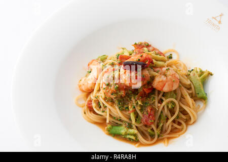 kleine Garnelen und Brokkoli in Puglia Wind Pasta spaghetti Stockfoto
