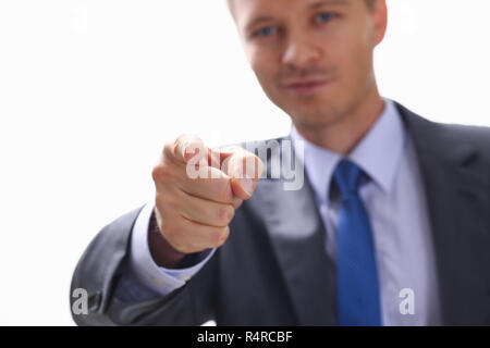 Geschäftsmann weist mit dem Finger auf jemand, Stockfoto