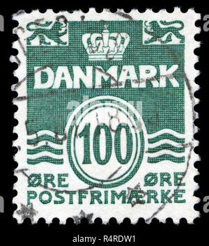 Briefmarke aus Dänemark in der Wellenlinien (keine Herzen/gesäumt Hintergrund) Serie Stockfoto