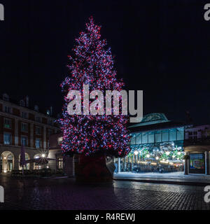 Berühmte Weihnachtsbaum in Covent Garden in London. Stockfoto