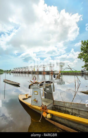 Uthokwipat Prasit floodgate in Pak Phanang, Nakhon Si Thammarat, Thailand. Stockfoto