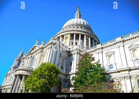 Saint Paul's Cathedral, eine anglikanische Kathedrale am Ludgate Hill auf dem höchsten Punkt der Stadt London, England, Vereinigtes Königreich Stockfoto