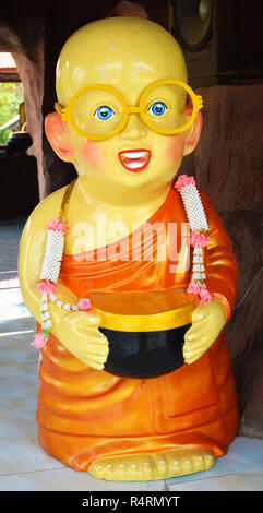 Neophyte anfänger Mönch Puppe mit Arm Mönch Schüssel/cute der Statue Modell der Neuling in den Tempel thailand Stockfoto