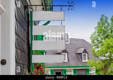 Fachwerkhaus mit verschieferter Fassade Stockfoto