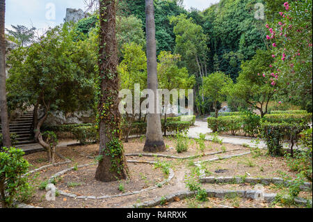 Gassen in Latomia Paradies in der Archäologische Park Neapolis in Syrakus, Sizilien, Italien Stockfoto