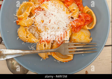 Italienische Schnecke lumaconi Nudeln mit Tomaten Stockfoto