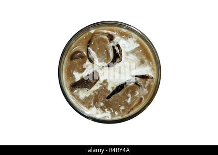 Ansicht von oben Close-up auf aromatische Frische Eiskaffee auf weißem Hintergrund. Morgen erfrischenden alkoholfreien Getränk. Stockfoto