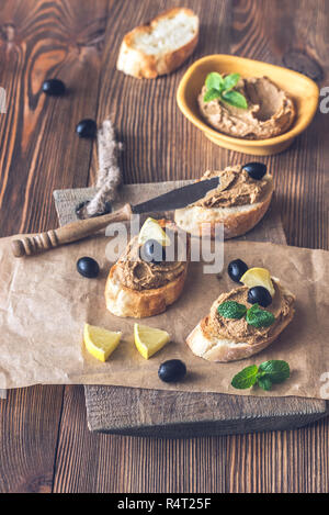 Toast mit Huhn Leber Pate Stockfoto