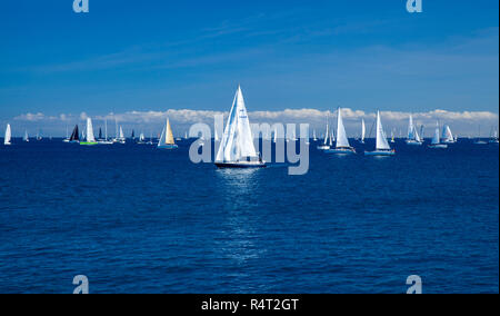 LAS PALMAS, SPANIEN - 25. NOVEMBER: Yachten warten auf das Signal ARC 2018, Atlantic Rally für Cruisers, am 25. November 2018 in Las Palmas starten Stockfoto