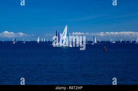 LAS PALMAS, SPANIEN - 25. NOVEMBER: Yachten warten auf das Signal ARC 2018, Atlantic Rally für Cruisers, am 25. November 2018 in Las Palmas starten Stockfoto