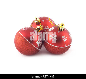 Drei rote Weihnachtskugeln isoliert auf weißem Hintergrund. Studio shot closeup Stockfoto