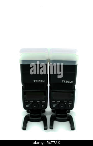 Largs, Schottland, Großbritannien - 22 November 2018: zwei godox TT 350 W Drehzahl leuchtet für die Fujifilm System und schnell zu einer beliebten Alternative zu native Marke Stockfoto