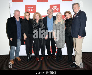 Foto muss Gutgeschrieben © Alpha Presse 078237 27/11/2018 Sheridan Smith, Gillian Juckes, Jimmy McGovern, Sinead Keenan, Colin McKeown und Mitglieder des Produktionsteams bei der BBC eine Pflege Photocall gehalten an BAFTA Piccadilly in London Stockfoto