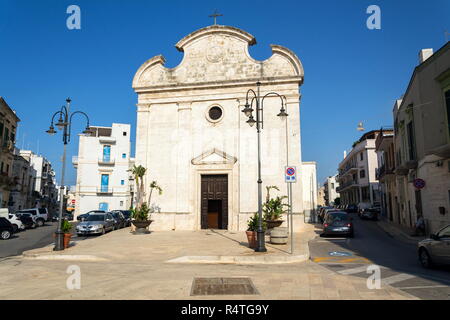 POLIGNANO A MARE, Italien - 6. Juli 2018: Die Kirche Chiesa della Trinita am 6. Juli 2018 in einem Mare, Italien Polignano. Stockfoto