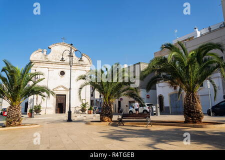 POLIGNANO A MARE, Italien - 6. Juli 2018: Die Kirche Chiesa della Trinita am 6. Juli 2018 in einem Mare, Italien Polignano. Stockfoto