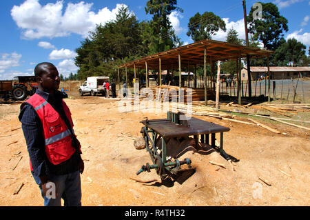Eine von 10 Kenia rote Kreuz Holz Websites für Wiederaufbau kenianischen Bauernhäuser. Stockfoto