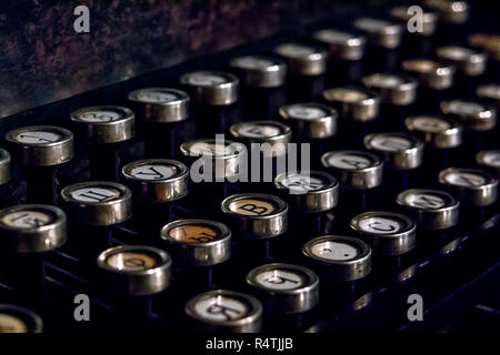 Tastatur eines alten Deutschen vintage Schreibmaschine mit Russischen kyrillisch Tasten Stockfoto