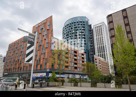 London, UK, 27. April 2018: neu erbautes, modernes Gebäude von Wembley Park in der britischen Hauptstadt Stockfoto