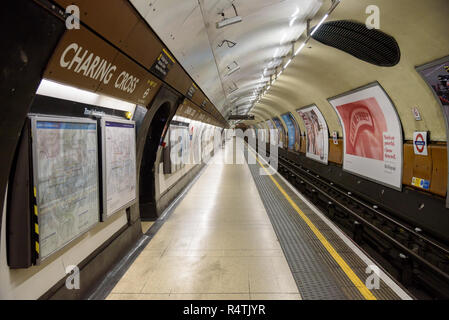 London, Großbritannien - appril 26, 2018: Leere Charing Cross Bakerloo Line U-Bahn Station Stockfoto