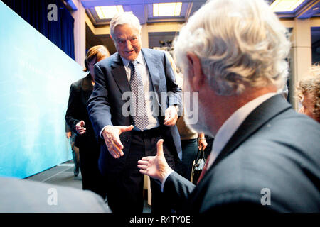 Milliardär und Philantropist George Soros bei einer Podiumsdiskussion bei Das jährliche IWF-Treffen in Washingotn Stockfoto