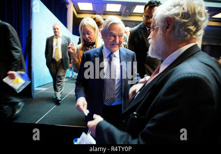 Milliardär und Philantropist George Soros bei einer Podiumsdiskussion bei Das jährliche IWF-Treffen in Washingotn Stockfoto