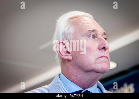 Der ehemalige Berater von Donald Trump, Roger Stein bei einer Autogrammstunde in Cleveland während der Republican National Convention im Jahr 2016. Stockfoto