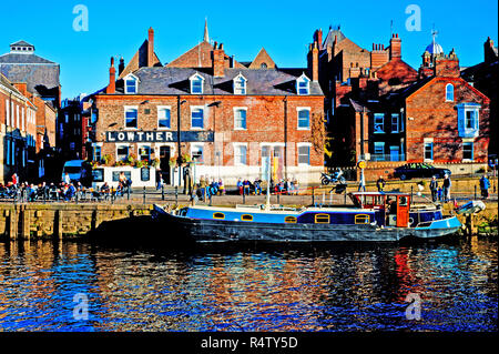 Kanal Boot auf den Fluss Ouse, Könige Staithes, York, England Stockfoto