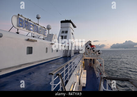 Am frühen Morgen Außenansicht an Bord der Brittany Ferries Schiff MV Bretagne, Kreuzung von Portsmouth St Malo. Stockfoto