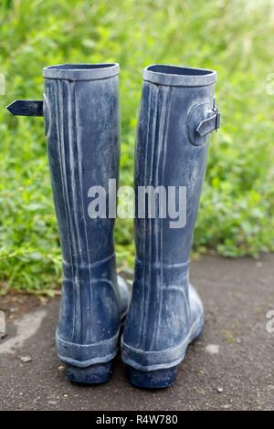 Gummi Gummistiefel im Garten Stockfoto