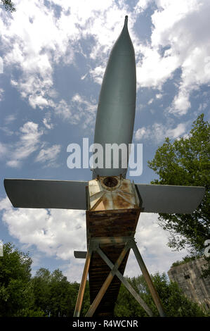 Ein Nazi V1-Rakete auf der Startrampe in London in England, während des Zweiten Weltkriegs 11 im La Coupole u-Beton Bunker Komplex in der Nähe von Saint-Omer in Stockfoto