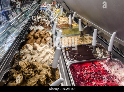 Eis in einem Glaskasten ausgesetzt Stockfoto