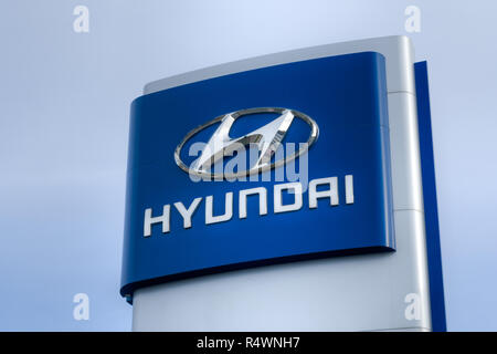 BLOOMINGTON, MN/USA - November 18, 2018: Hyundai Auto Dealership Zeichen und Marke. Die Hyundai Motor Company ist eine Südkoreanische multinatio Stockfoto