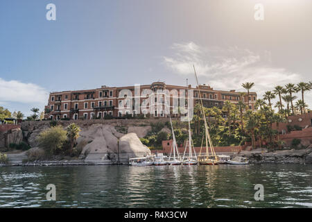 Assuan/Ägypten - 23.01.2018: Das Sofitel Old Cataract Hotel, auch als das Old Cataract Hotel bekannt, ist eine historische britische Kolonialzeit 5-Sterne Luxus Stockfoto