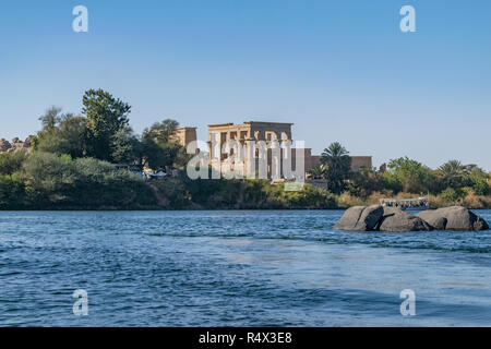 Philae Tempel und Insel im Reservoir der Assuan Staudamm Niedrig, hinter dem Aswan Dam und Lake Nasser, Ägypten. Stockfoto