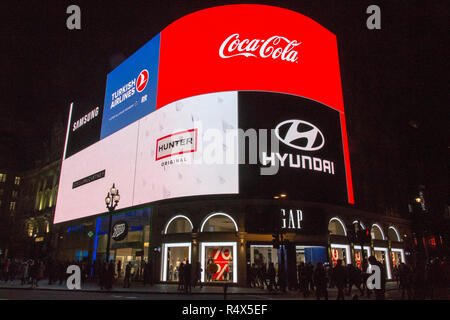 Piccadilly Circus London Werbung bei Nacht, London, England, UK. Stockfoto