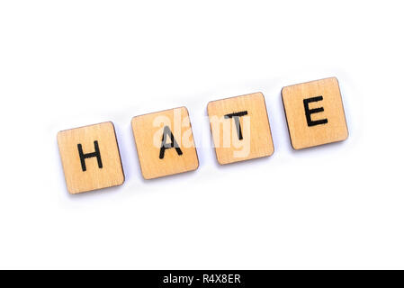 Das Wort hassen, Dinkel mit hölzernen Buchstabensteine. Stockfoto