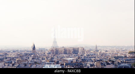 Stadt von oben mit Fluss Seine, Paris, Frankreich Stockfoto