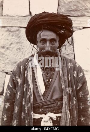 Portrait von youssuf Beg Leiter der Sipkanli Kurden im Dorf Koshk, Herbst 1893. Foto von kurdischen Menschen. Herbst 1893. Fotograf: Henry Finnis Blosse Lynch. Quelle: Foto 430/7 13. Stockfoto