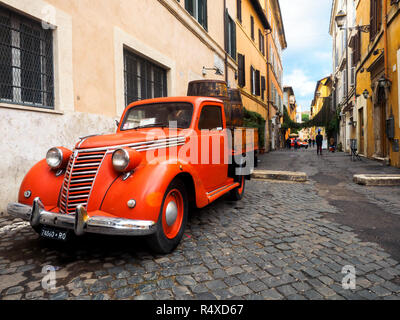 Alten roten Fiat Lkw in Trastevere - Rom, Italien Stockfoto