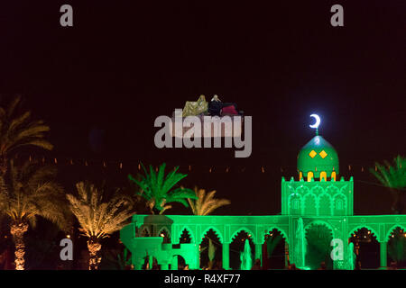 26-02-15, Marrakesch, Marokko. Touristische Unterhaltung im Chez Ali Fantasia zeigen. Die Gäste werden durch die Lieder und Tänze der Folkloregruppen unterhalten, ein. Stockfoto