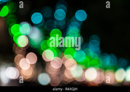 Lichter verschwommen bokeh Hintergrund, Schattierungen von Grün und Gelb Stockfoto