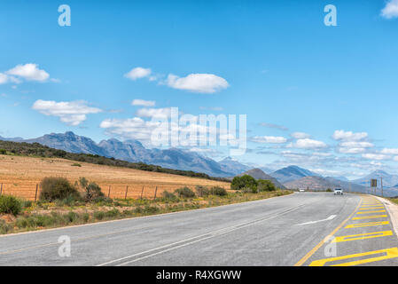 CLANWILLIAM, SÜDAFRIKA, 22. AUGUST 2018: Die cederberg Mountains, wie sie von der Straße N7, zwischen Citrusdal und Clanwilliam im westlichen Kap Provinc Stockfoto