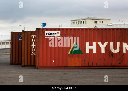 Liefer- Container in Akranes Stockfoto